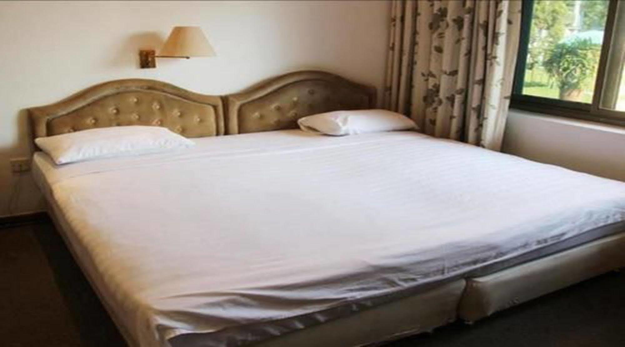 Hotel Windsor Янгон Экстерьер фото
